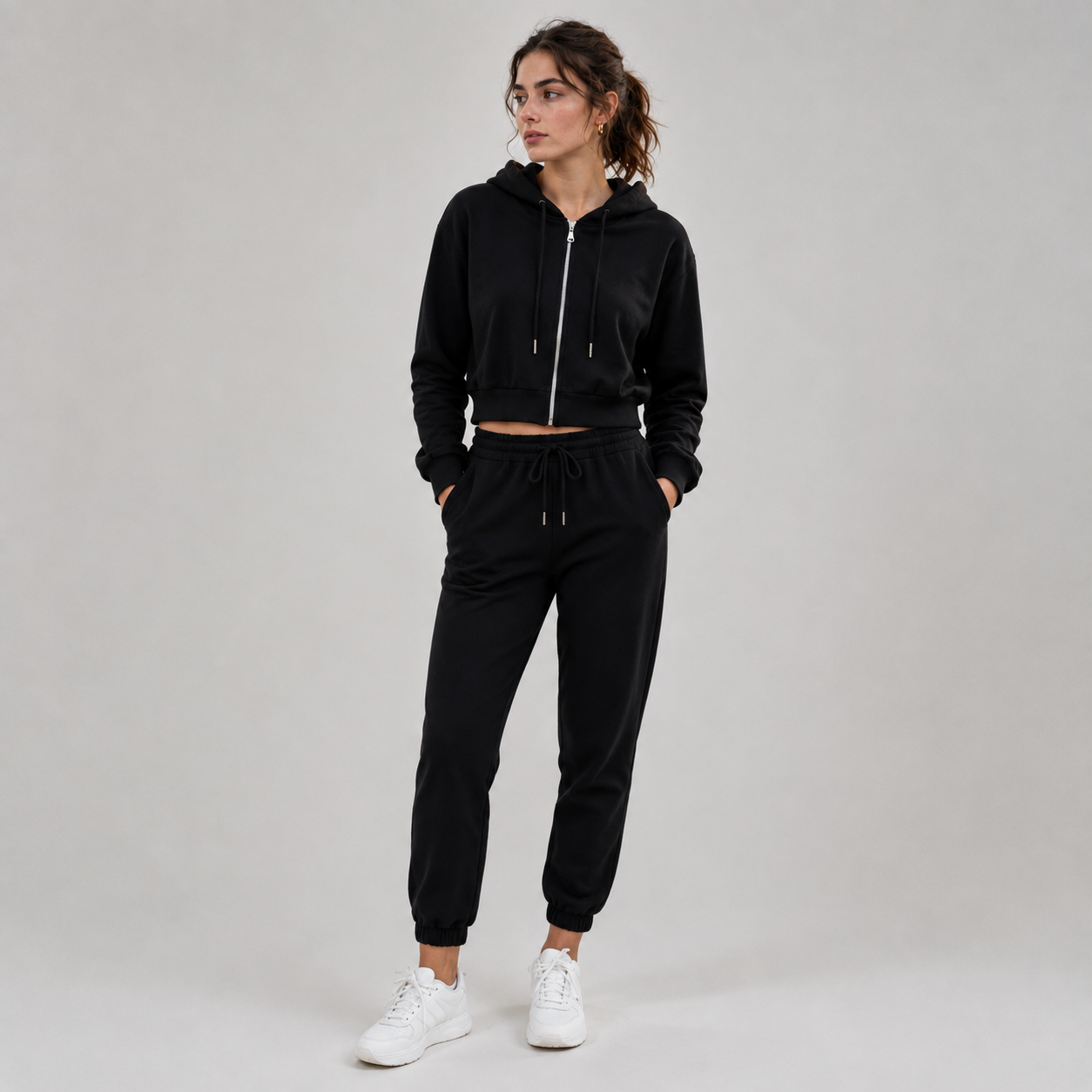 Tuta chic pantalone con elastico e felpa crop
