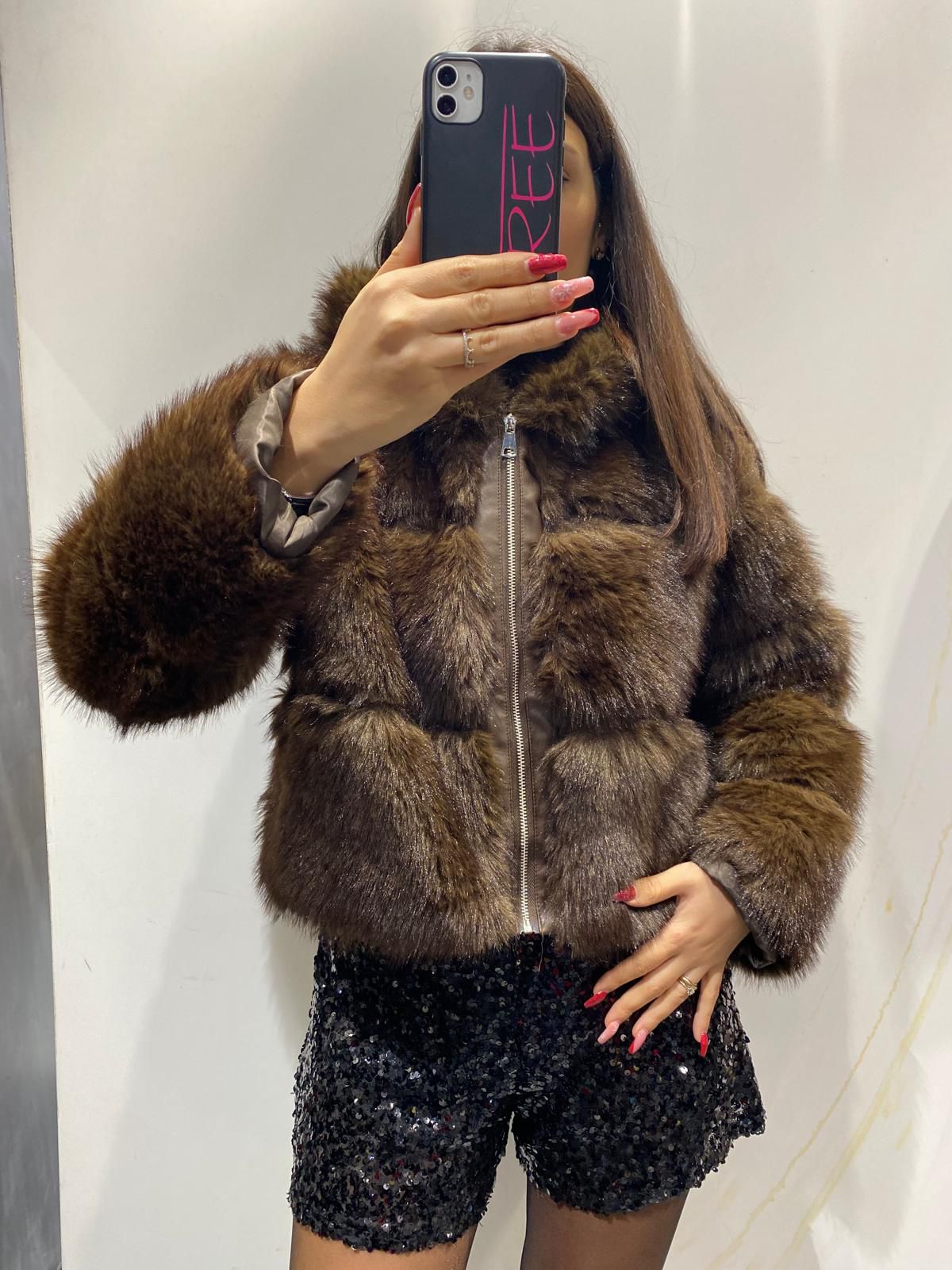 Pelliccia crop con cappuccio