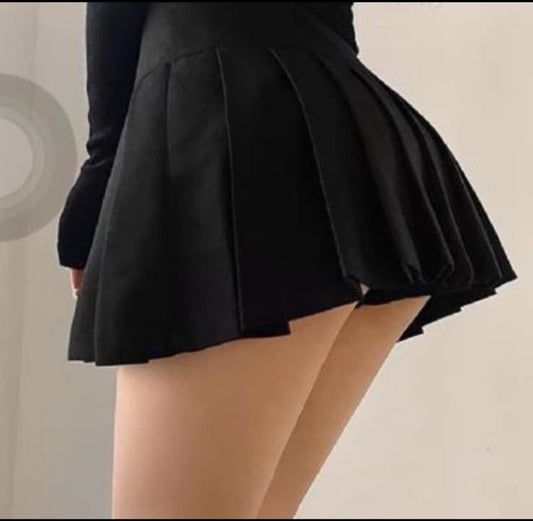 Minigonna plisset nera con pantaloncino