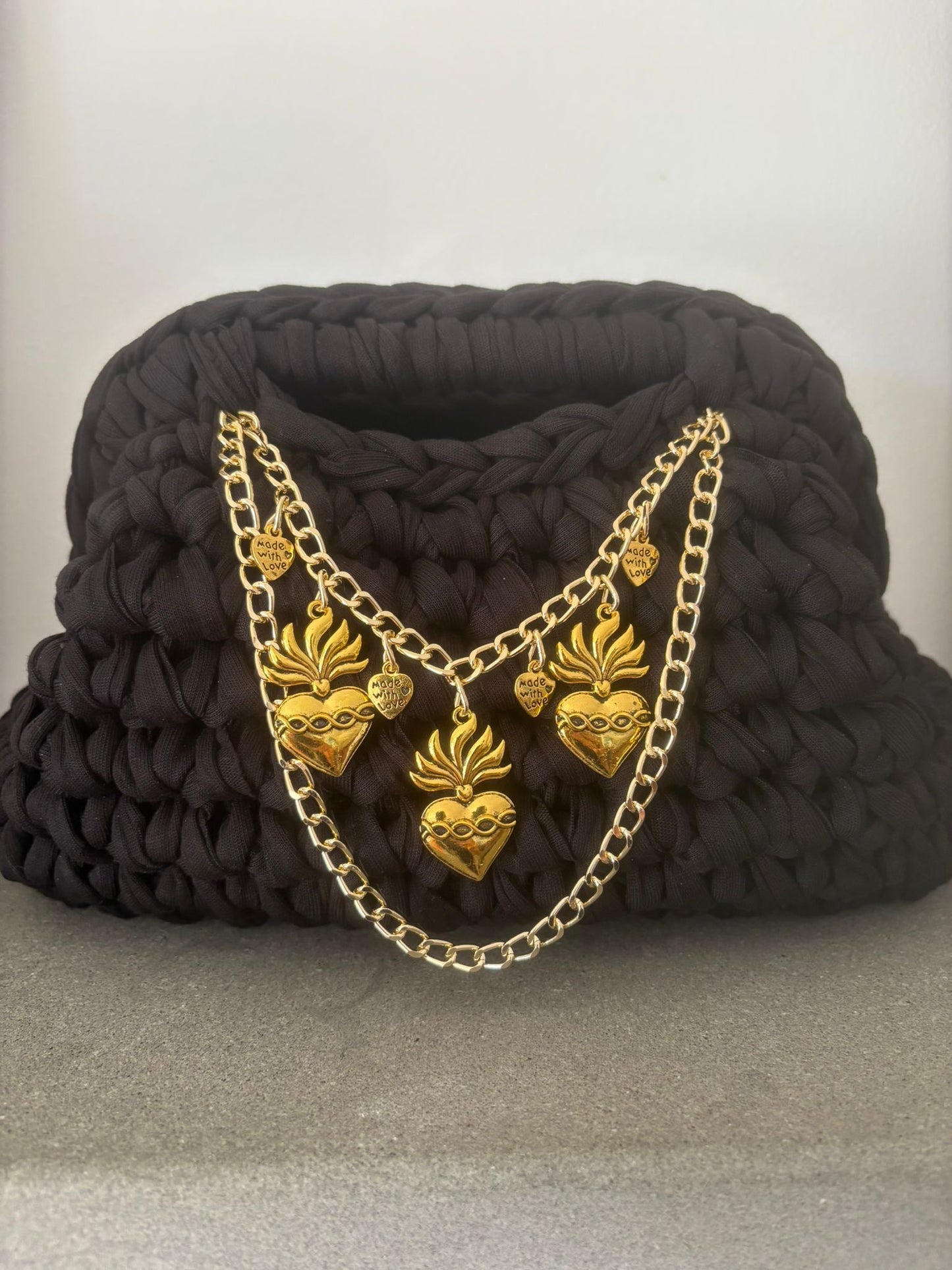 Tatti Bag Handmade nera con ciondoli