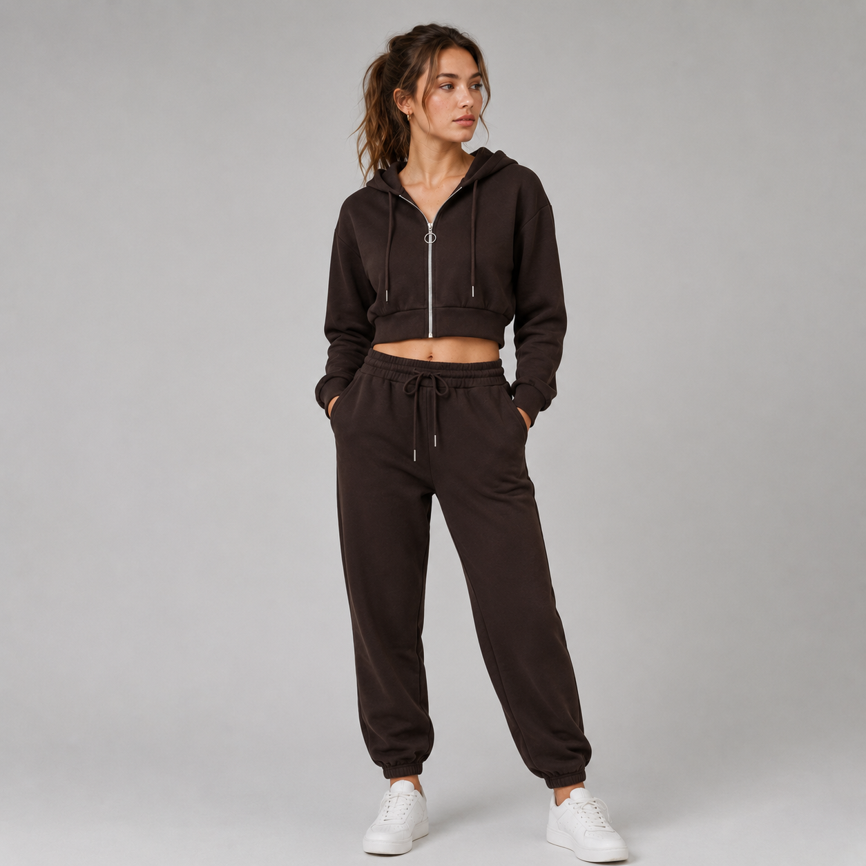 Tuta chic pantalone con elastico e felpa crop