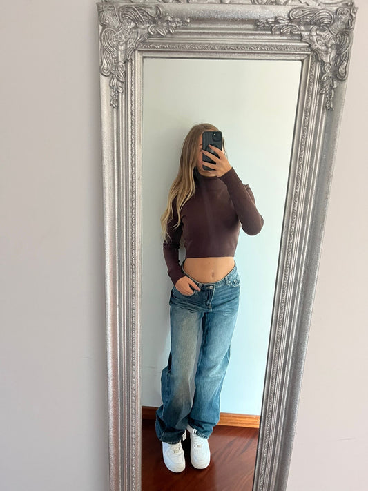 Maglioncino crop collo alto marrone