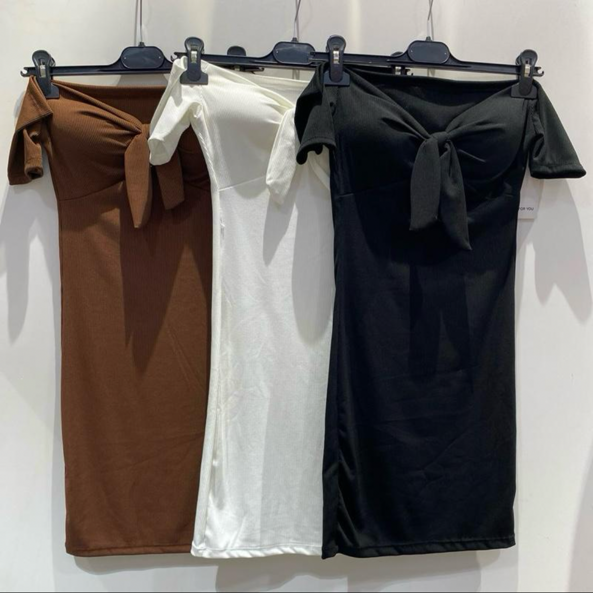 Minidress con fiocco nero