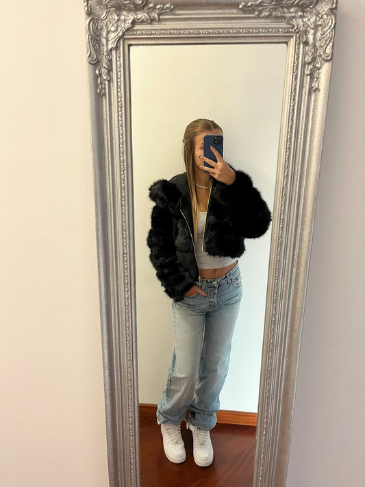 Pelliccia crop nera