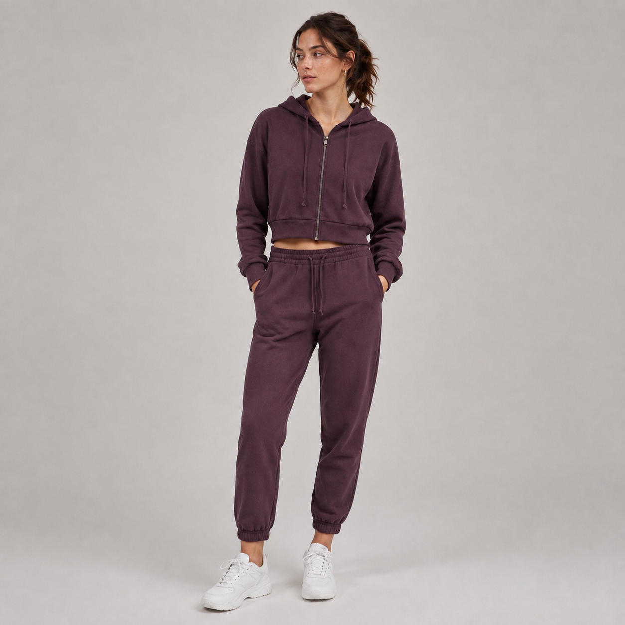 Tuta chic pantalone con elastico e felpa crop