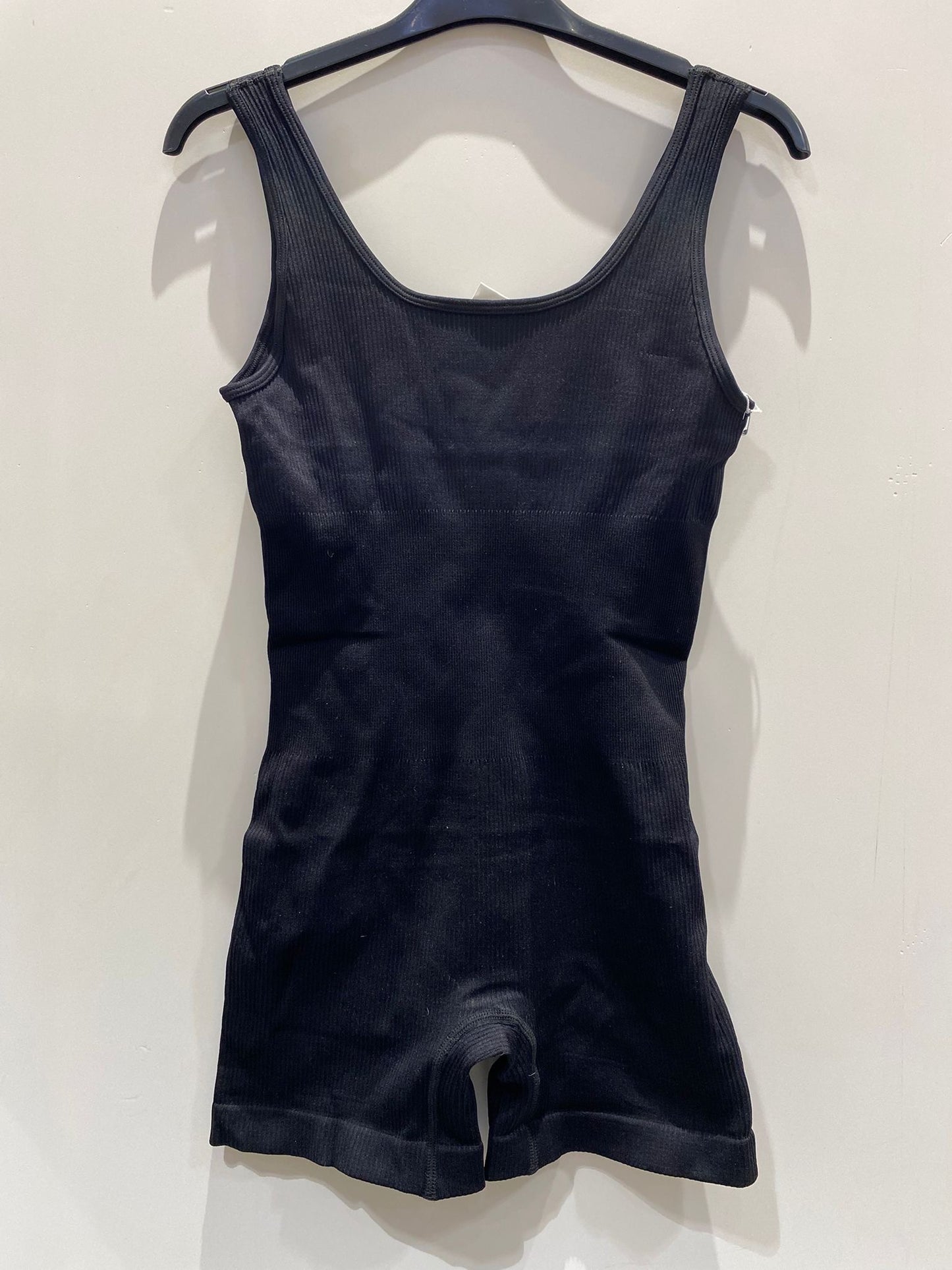 Jumpsuit modellante a costina bretelle