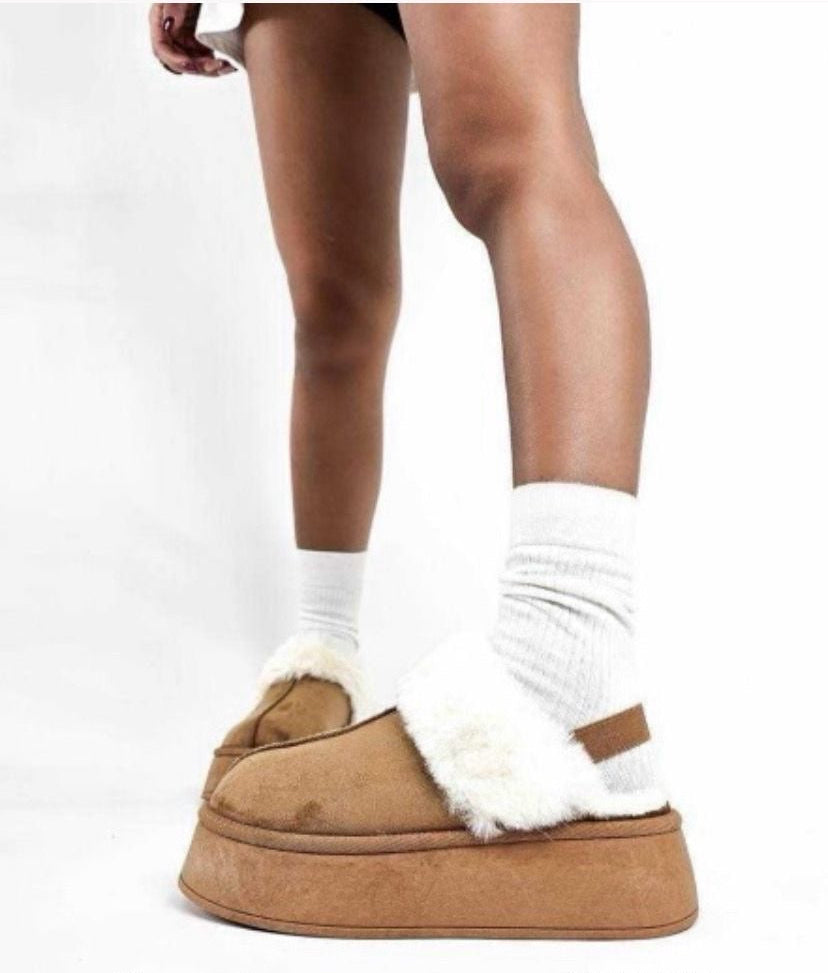 Platform con pelliccia camel