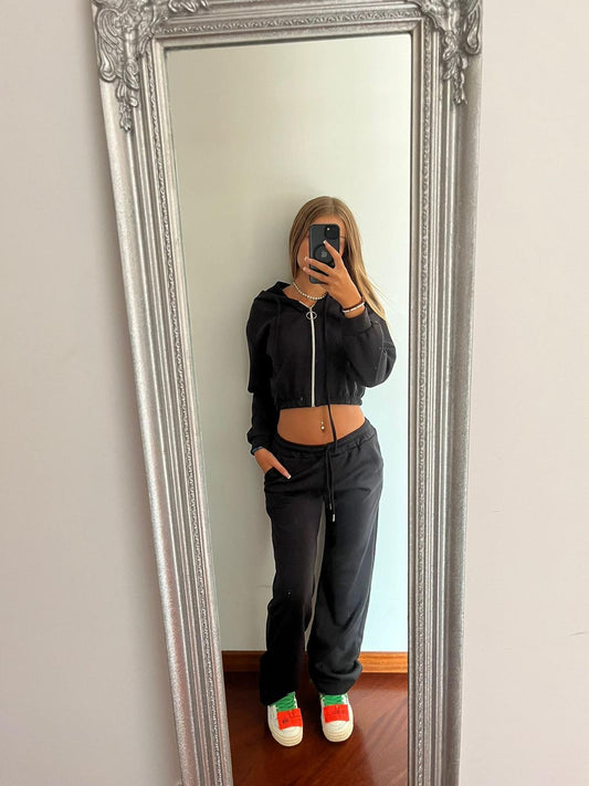 Tuta nera crop