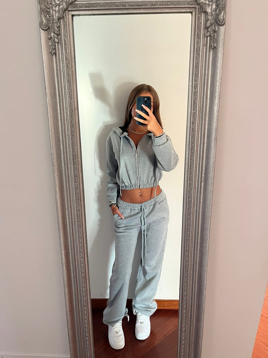 Tuta grigia crop