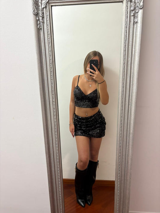 Top nero con paillettes