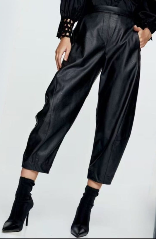 Pantaloni ecopelle con elastico