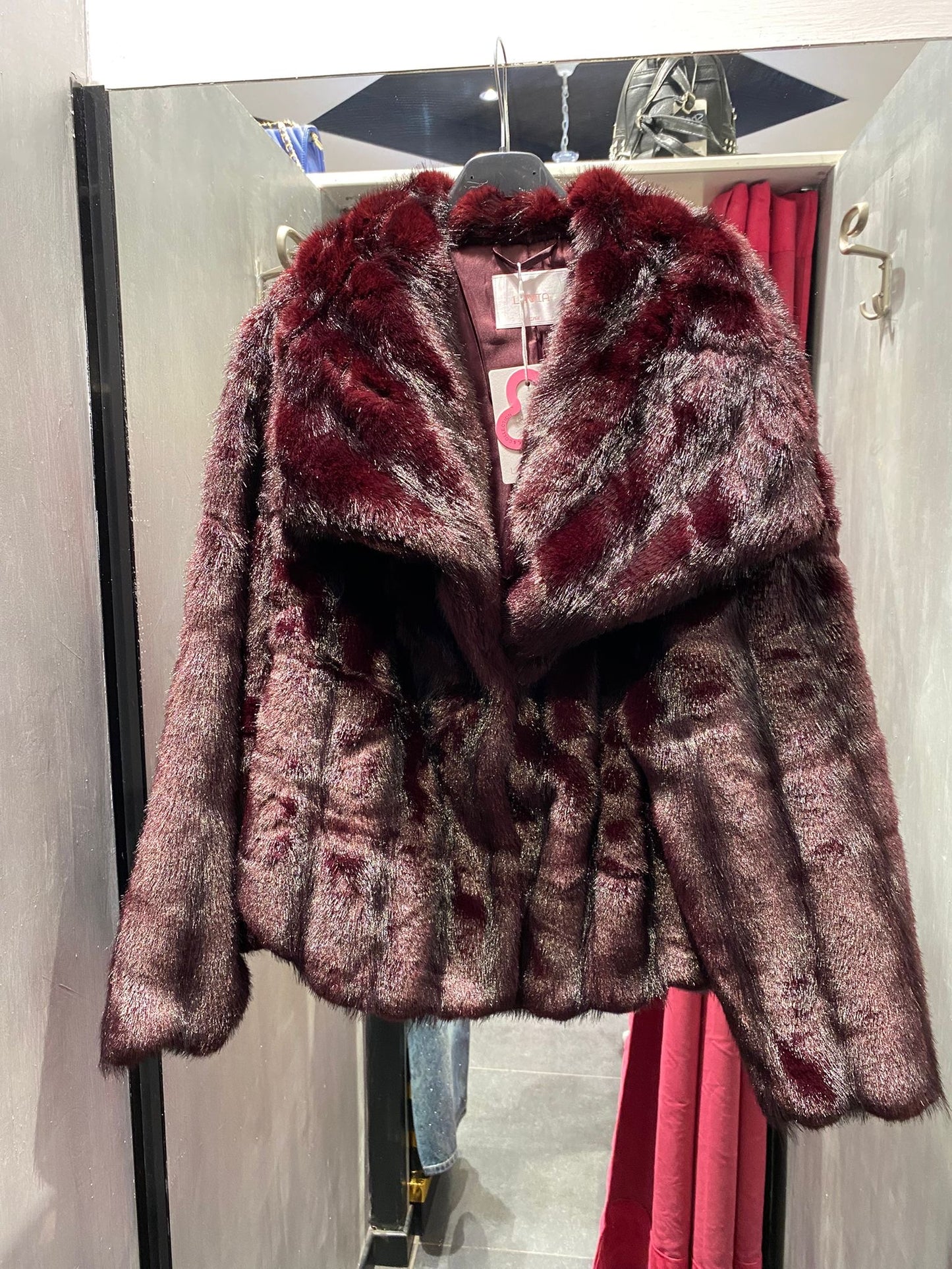 Visone rasato bordeaux